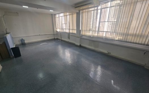 85m – Planta Libre – 1 baño en el pasillo – Excelente estado – Monserrat