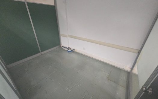 135m – 6 despachos – 1 baño – Excelente estado – Monserrat