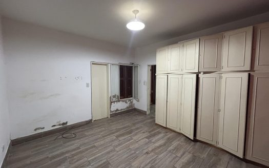 110m – 2 dormitorios – No paga expensas – Cocina separada – Flores Sur
